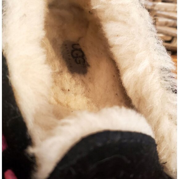 UGG Womens Black Suede Moccasin Slippers Pink Laces Shearling Lining Size 5 - Picture 2 of 8